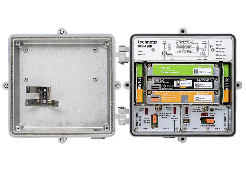 DBC-1200 groepversterker Config. 65/85, 230 VAC (DBC 1200)-A DBC-1200 groepversterker Config. 65/85, 230 VAC (DBC 1200)-A